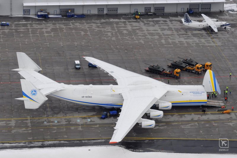 АН-225 Мрия грузовой отсек