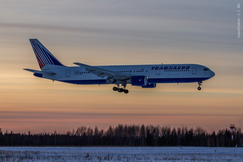 Transaero Боинг хвостом по полосе