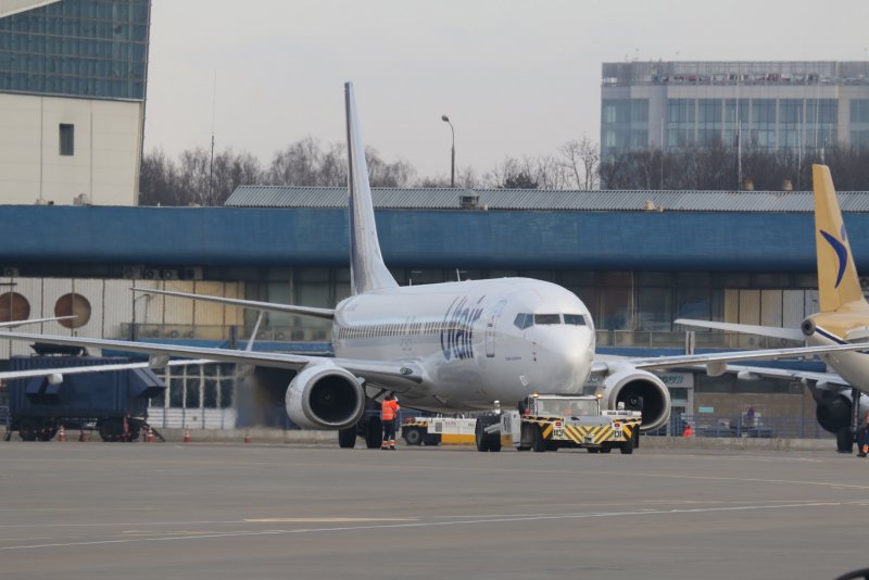 ЮТЭЙР самолет Омск Барнаул