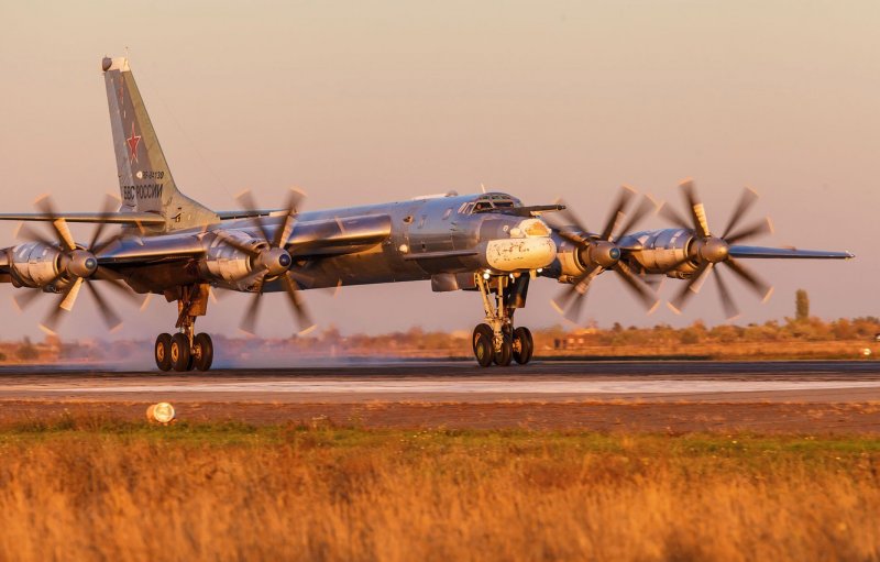 Ту-95 бомбардировщик