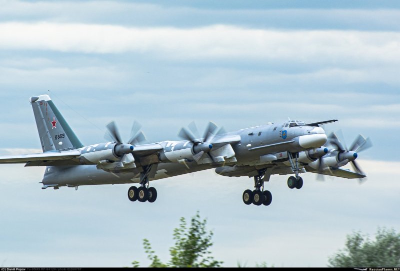 Бомбардировщик ту-95мс