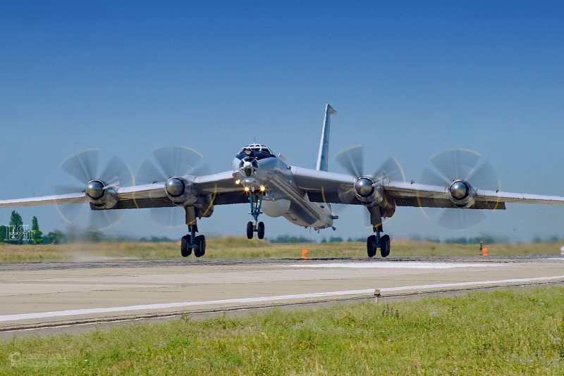 Советский стратегический бомбардировщик ту-95