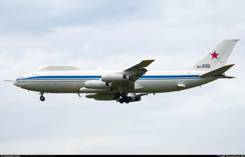Турбовинтовой самолет ил-114