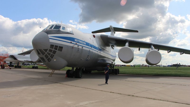 Самолеты ан12 и ил 76