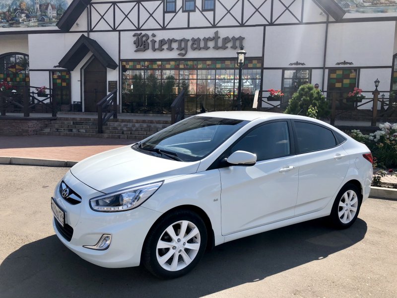 Hyundai Solaris 2013 года белый