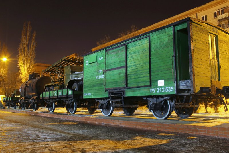 Эшелоны с военной техникой в Ростовской области