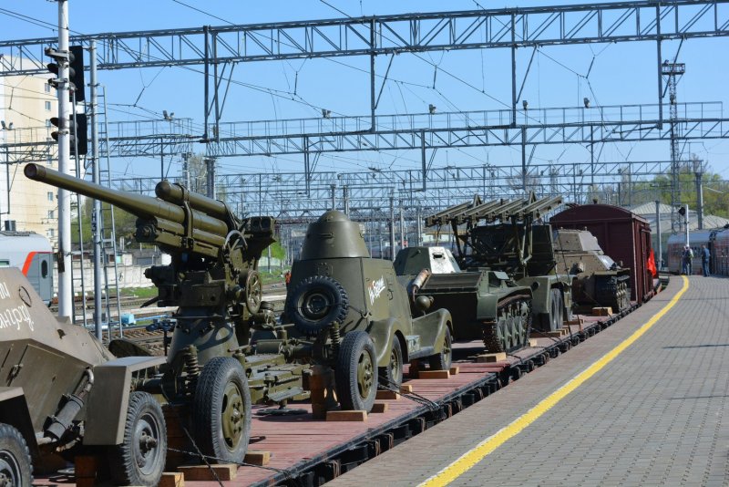 Эшелон военной техники