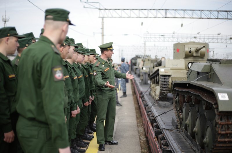 Эшелон военной техники