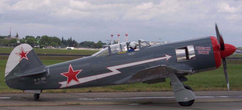 Самолёт як-52 с дизельным двигателем