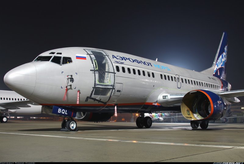 Boeing 737 с v-образным оперением.