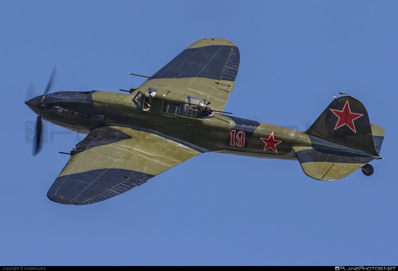 Ил-2 бомбит