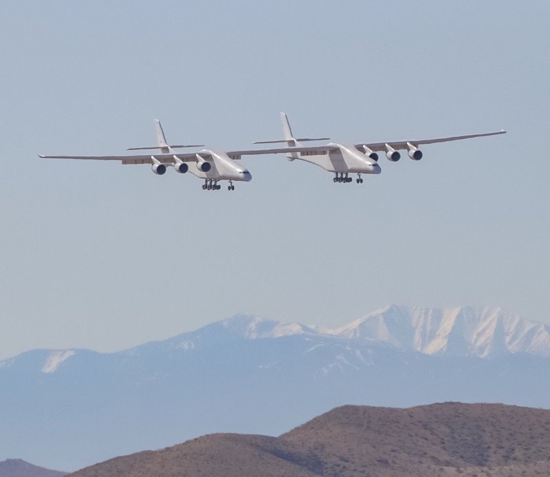 Самый большой самолет в мире Stratolaunch