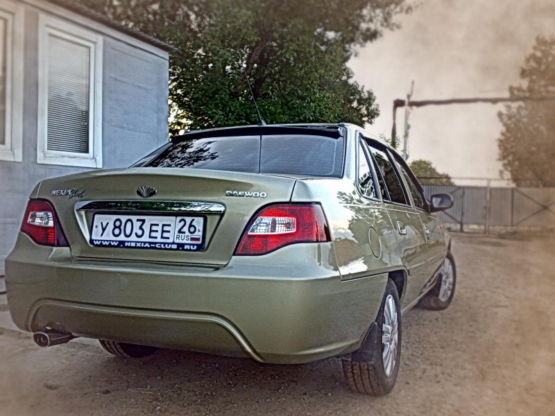 Daewoo Nexia сзади
