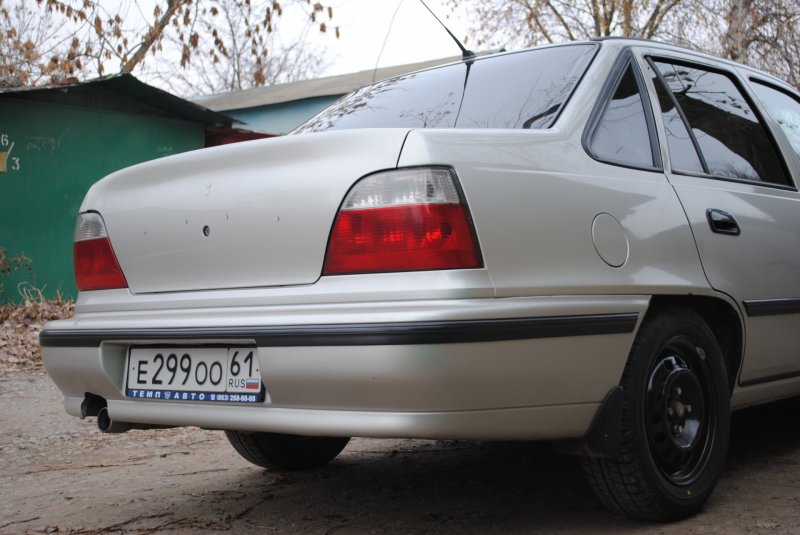Daewoo Nexia n100 вид сзади