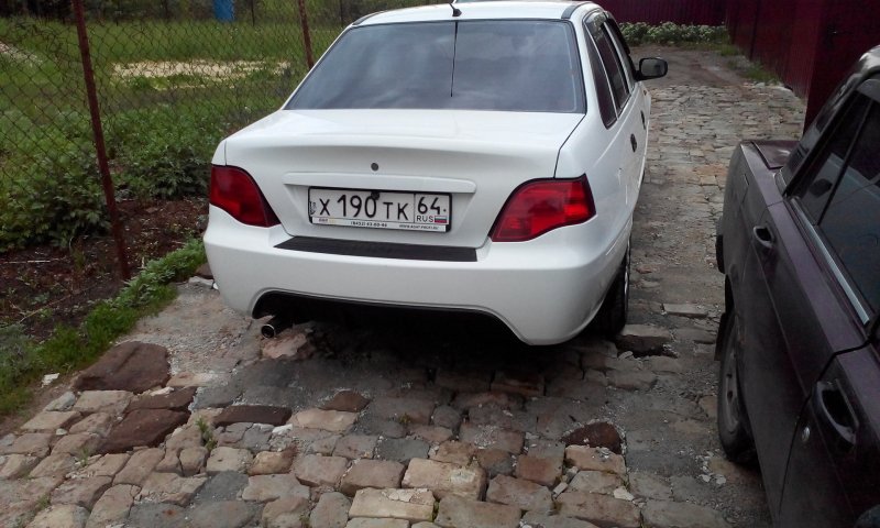 Daewoo Nexia сзади