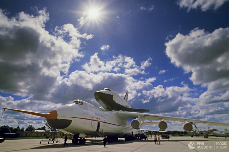 АН 225 Мрия на эшелоне