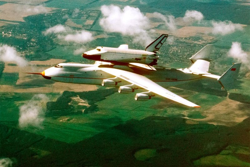 Самолет АН-225 И Буран