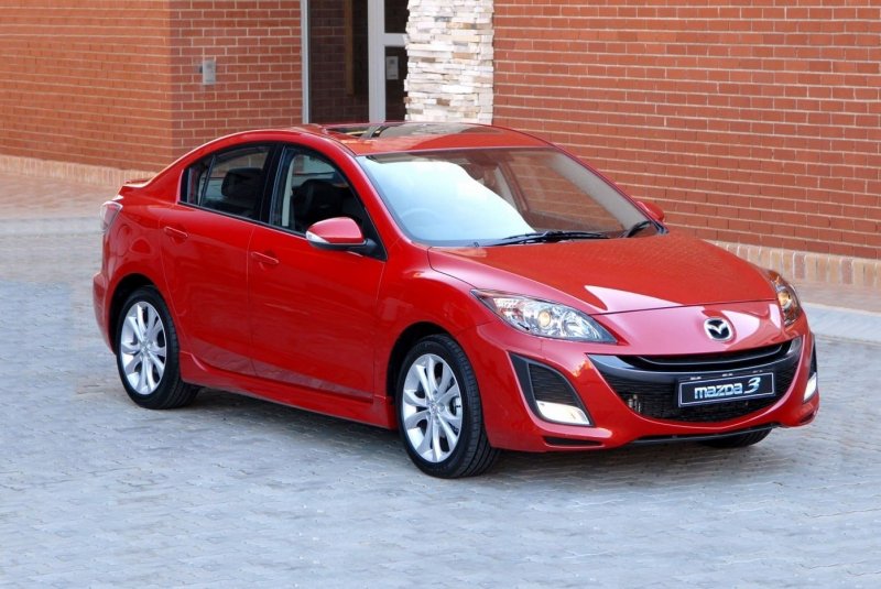 Mazda 3 красная седан