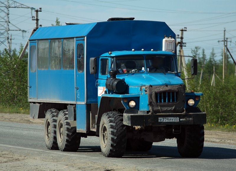 Автомобиль Урал Урал 3255