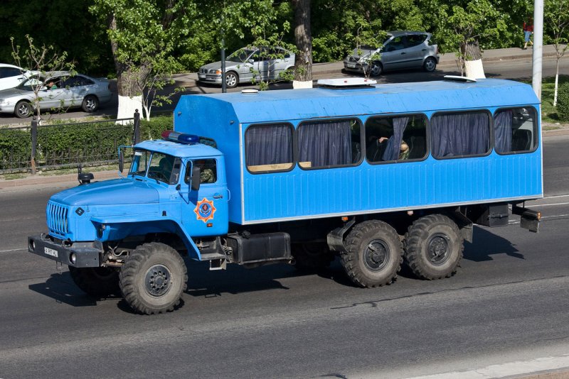 Автомобиль Урал Урал 3255