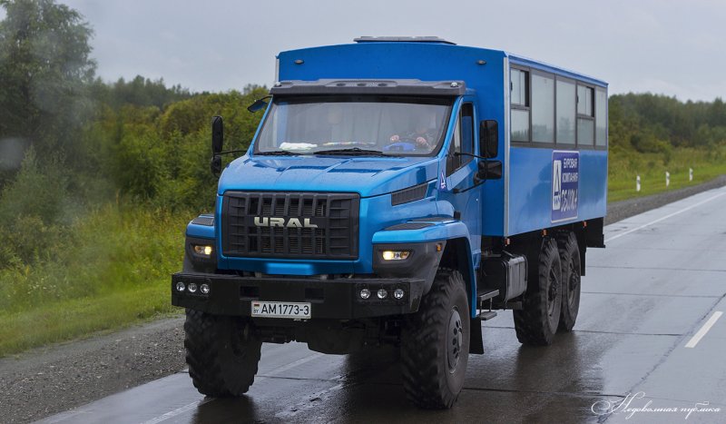 Автомобиль Урал Урал 3255