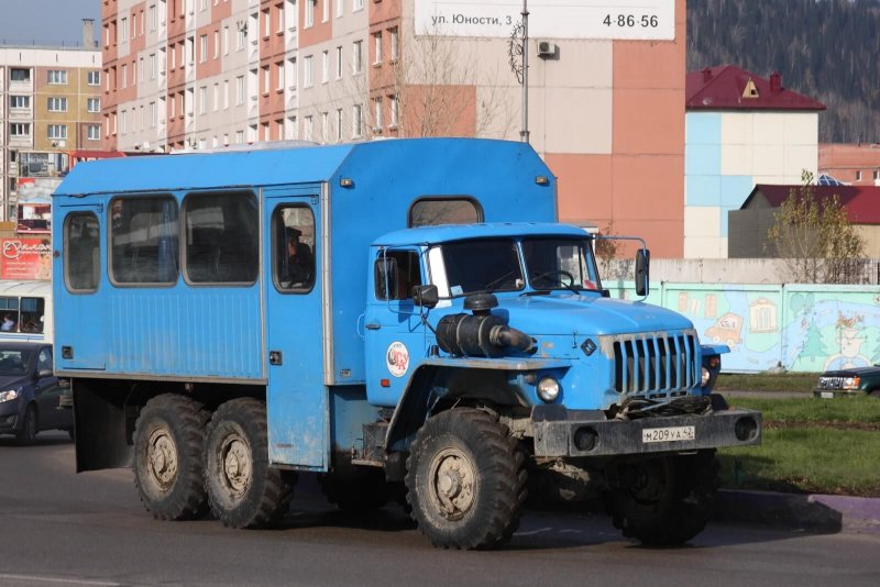 Урал 3255 вахтовка