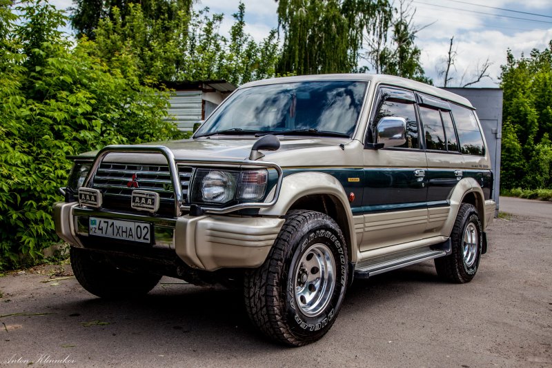 Mitsubishi Pajero 2