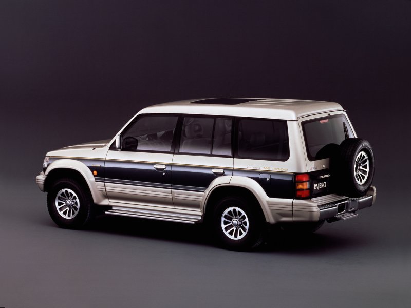 Mitsubishi Pajero v20