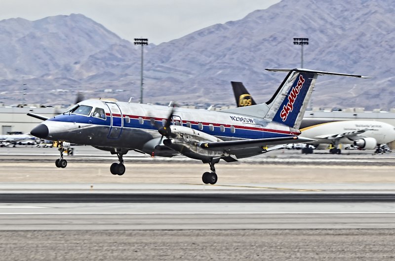 Canadair CRJ 200 самолет