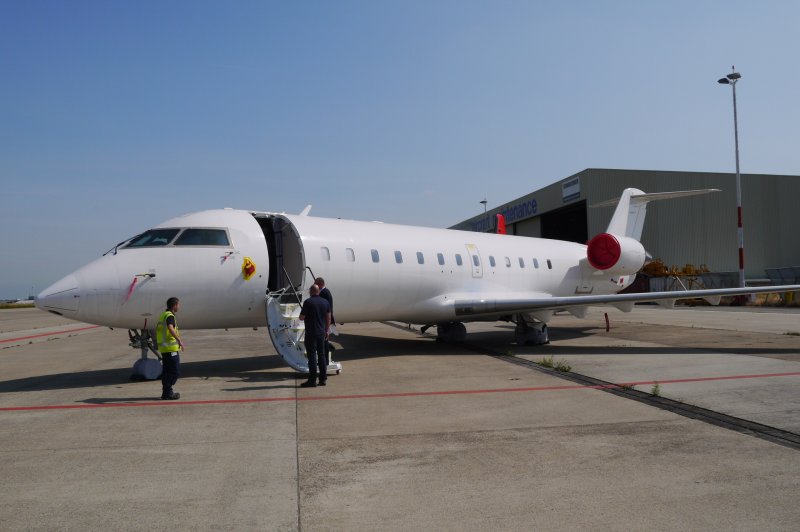 Canadair CRJ 200 самолет