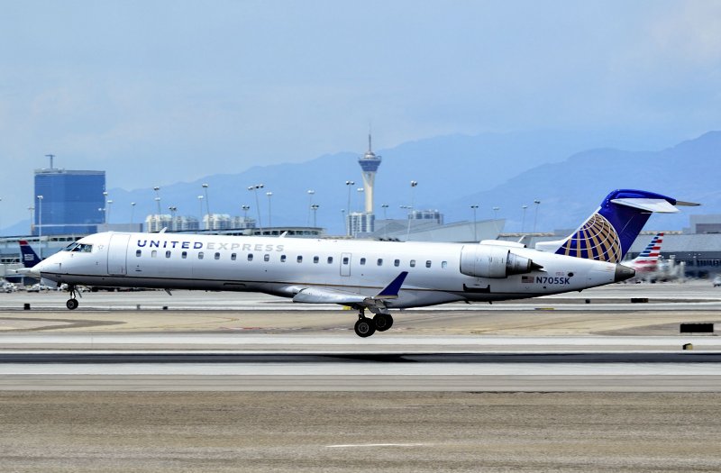 CRJ 700 самолет