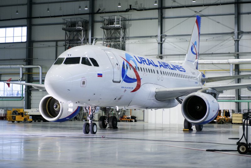 Самолет Урал Эйрлайнс авиакомпания