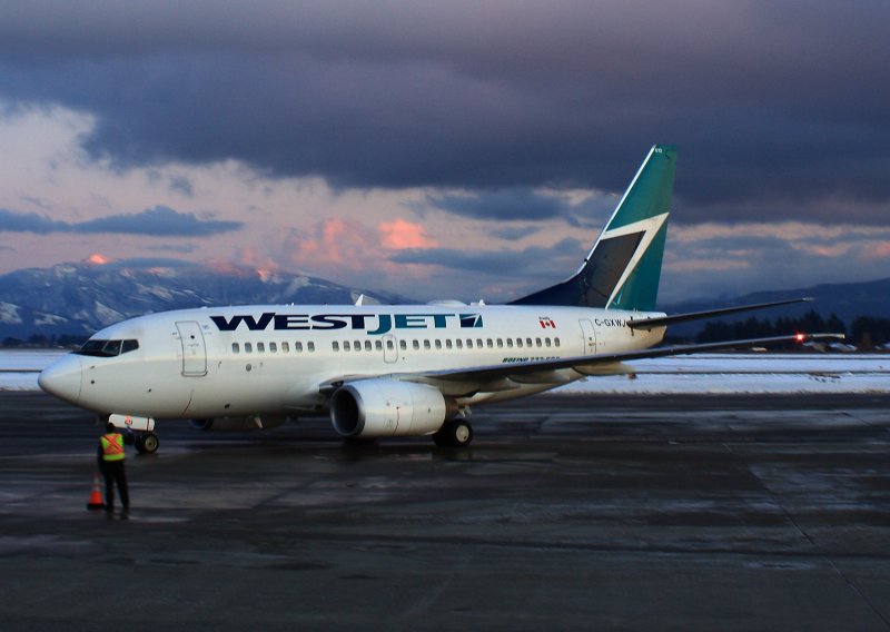 737 Max 7