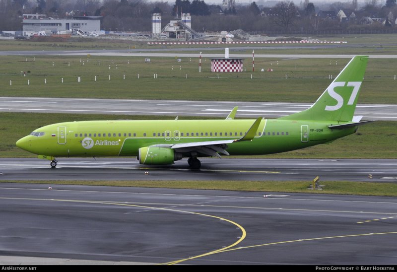 Boeing 737-800 a6-FDN