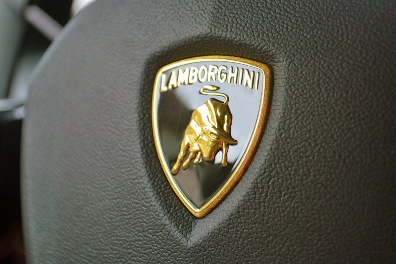Ламборджини авентадор знак