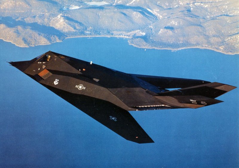 Стелс-бомбардировщик b-2
