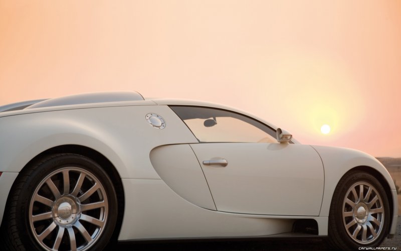 Bugatti Veyron бежевый