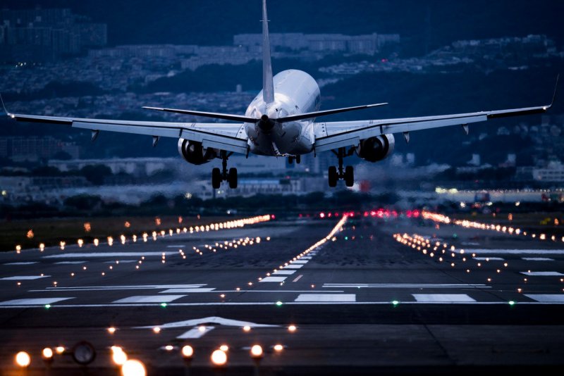 Авиалайнер a340-600 Люфтганза