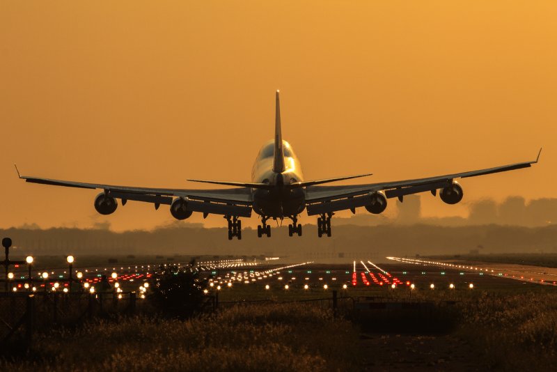 Боинг 747 приземлился