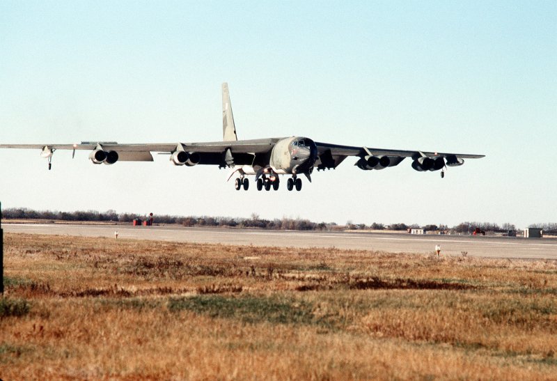 Б-52 бомбардировщик