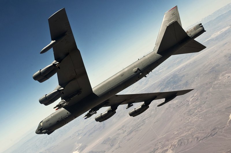 Бомбардировщик b-52 ВВС США