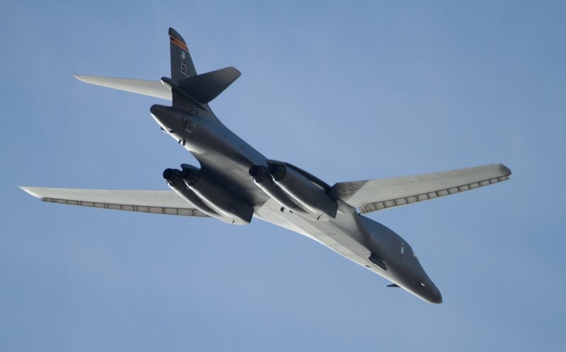 Rockwell b-1 Lancer и ту 160
