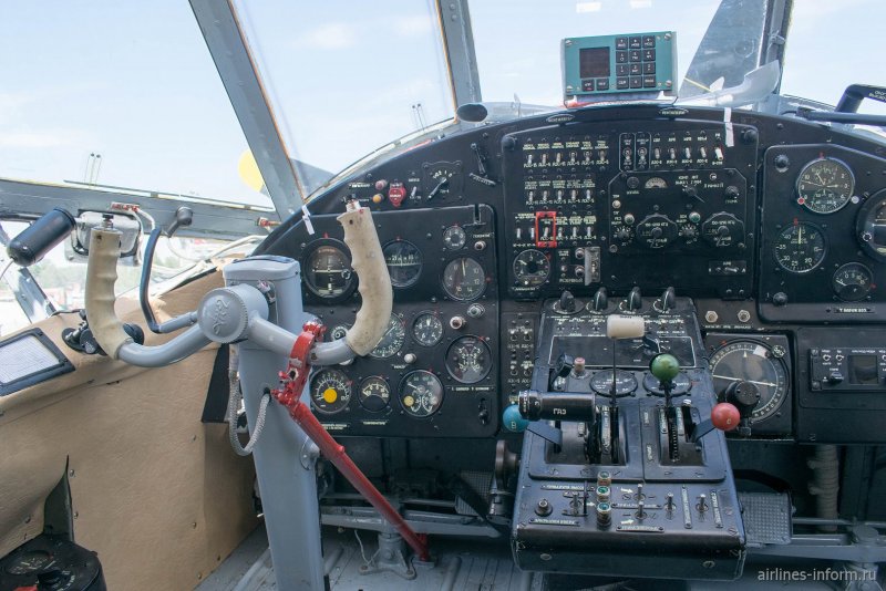 АН 32 самолет КРАСАВИА