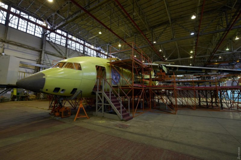 АН-12 военно-транспортный самолёт Кольцово Екатеринбург