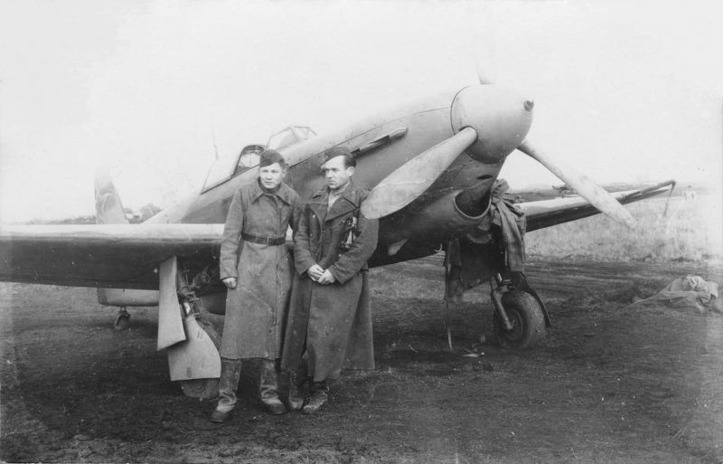Советский истребитель "як-1б"