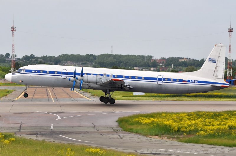 Ил-18 пассажирский самолёт