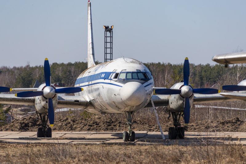 Ил-18 пассажирский самолёт