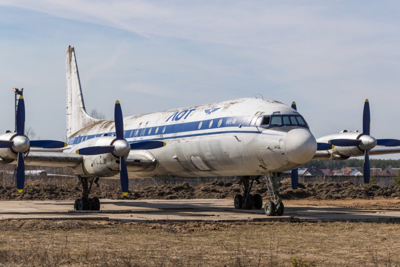Ил-18 пассажирский самолёт