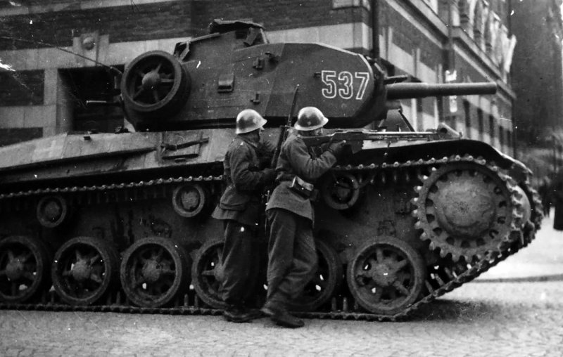 Strv m/42 в реальности