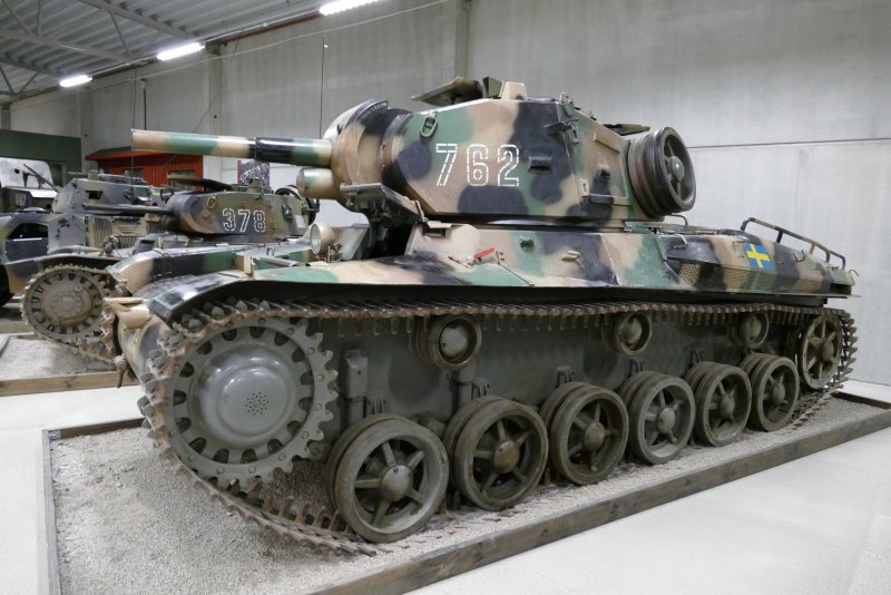 Strv m/42 DT
